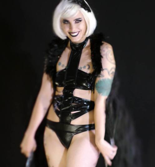 A casual moment with the enchanting Violet Tendencies (Photo by Mayor of Seattle Burlesque, Paul Philion)